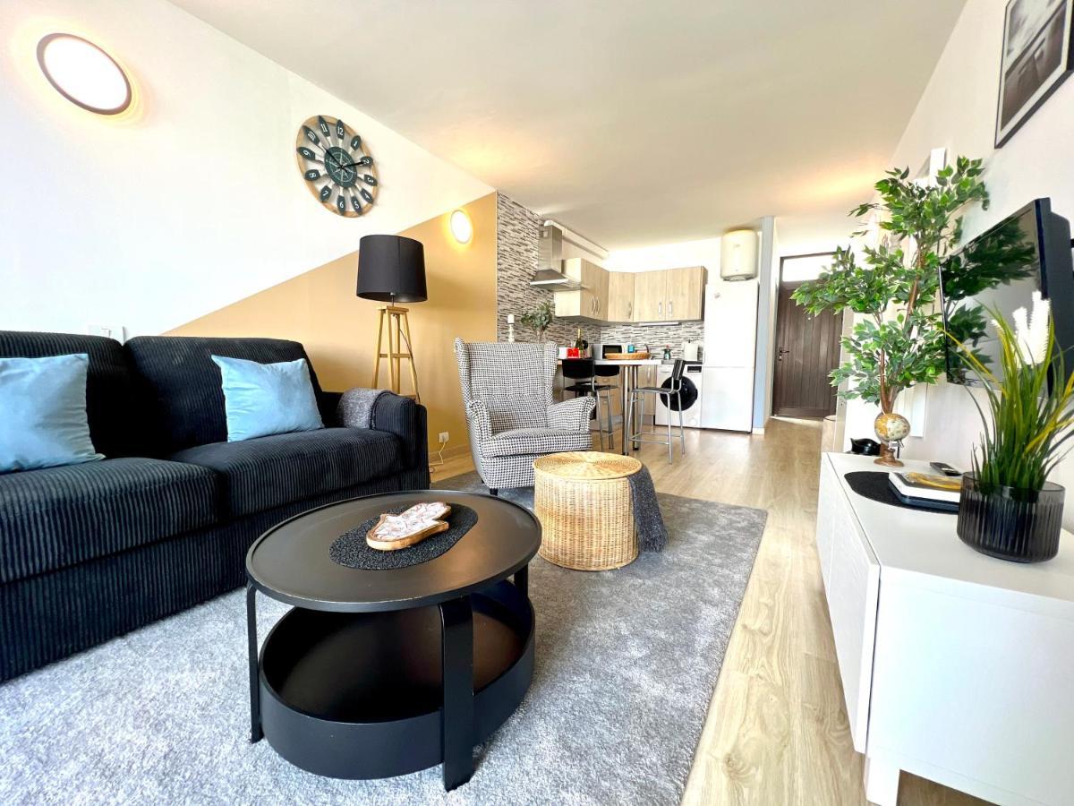 Stunning Lovely Flat With Pool And Strong Wi-Fi, 31 Arona  Eksteriør billede