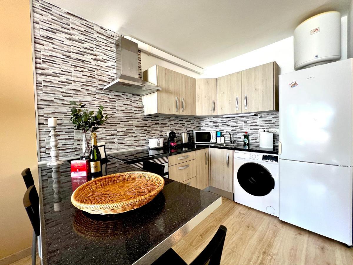 Stunning Lovely Flat With Pool And Strong Wi-Fi, 31 Arona  Eksteriør billede